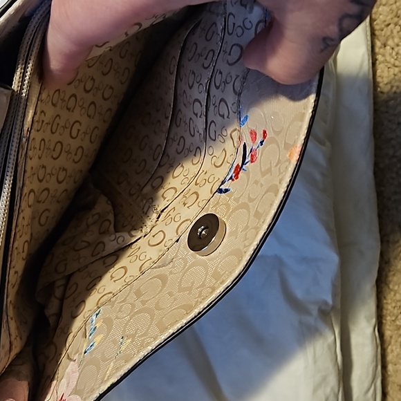 G by Guess floral satchel purse - Picture 6 of 6